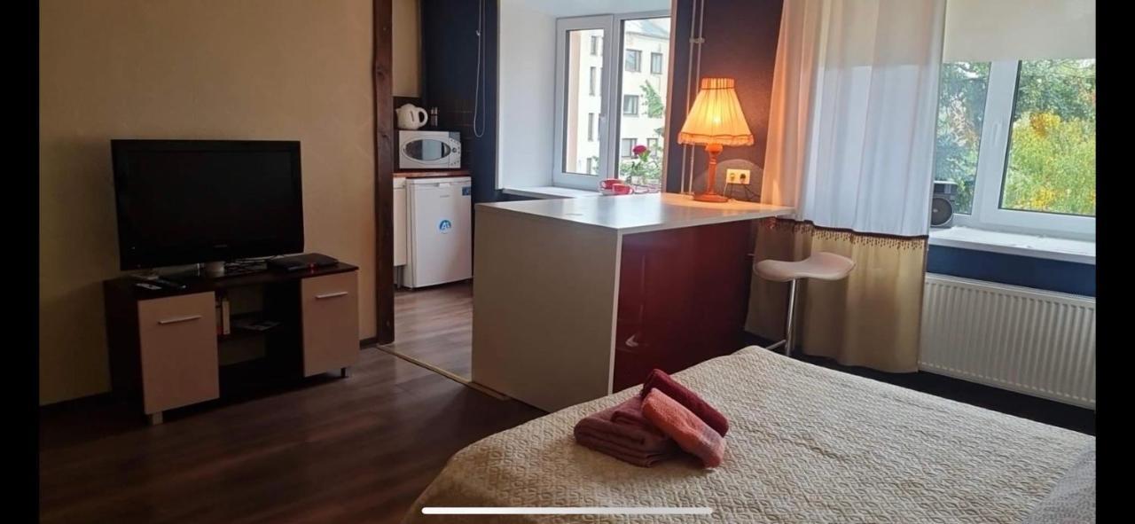 Riia 10, 2-Bedroom Apartment - 2 Big Beds 1 Extra Bed-Parking Free Tartu Exterior photo