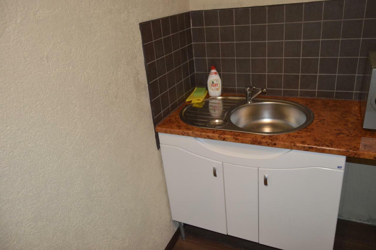Riia 10, 2-Bedroom Apartment - 2 Big Beds 1 Extra Bed-Parking Free Tartu Exterior photo